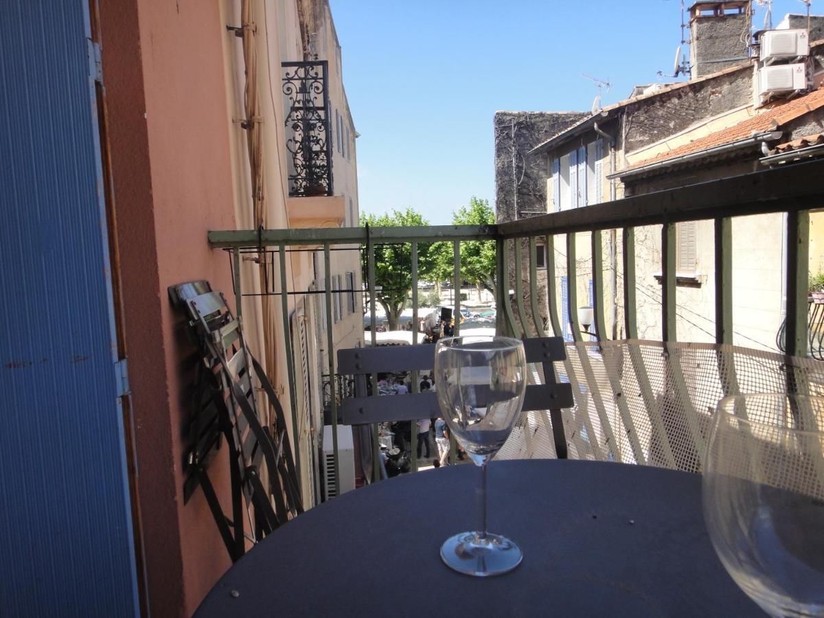 Le Petit Balcon De *